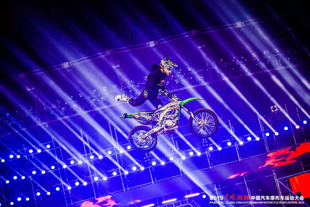 爱游戏登陆入口-巴塞罗那小罗时代最佳阵容