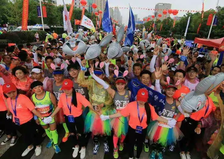 关于罗马训练开放日;清晨完成体检引欢呼;欧联在即;训练强度明显提升的信息 关于罗马训练开放日;清晨完成体检引欢呼;欧联在即;训练强度明显提升的信息