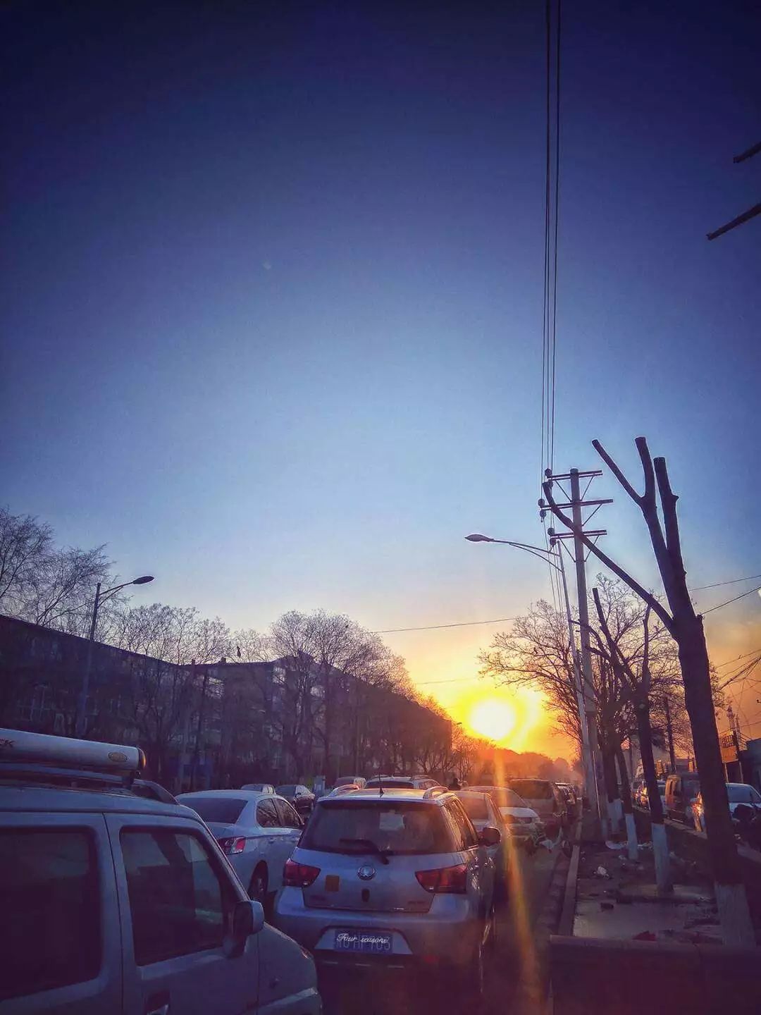 关于罗马训练开放日;清晨完成体检引欢呼;欧联在即;训练强度明显提升的信息 关于罗马训练开放日;清晨完成体检引欢呼;欧联在即;训练强度明显提升的信息