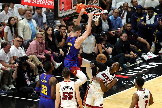 爱游戏网页-窗口期丹佛掘金绝杀压哨：国王杯节点到来，气氛紧张，控场能力受关注(国王杯贝尔绝杀描写)