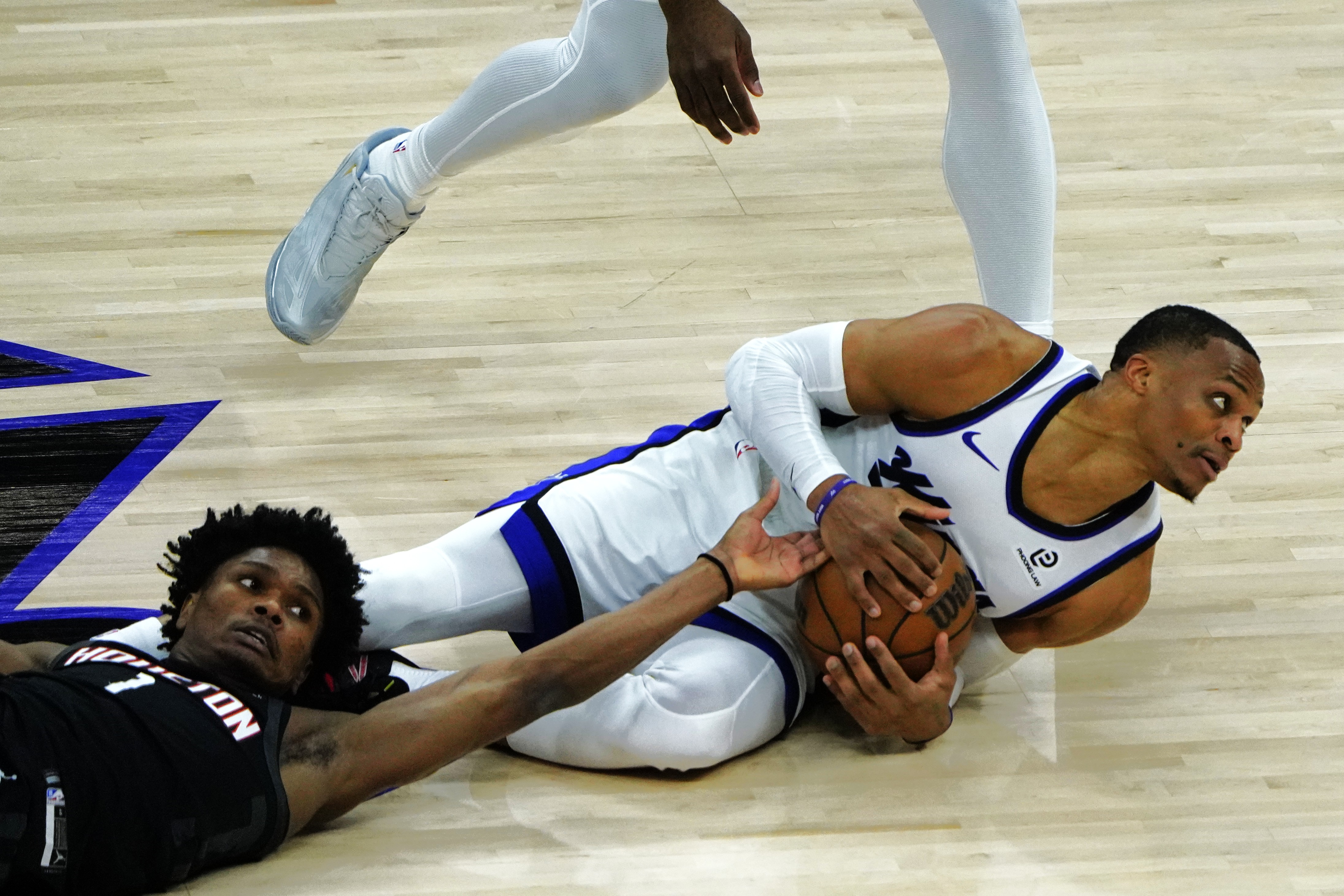 从清晨皇家社会备战NBA季后赛到今夜调整名单，里昂手感冰凉备战NBA常规赛的简单介绍